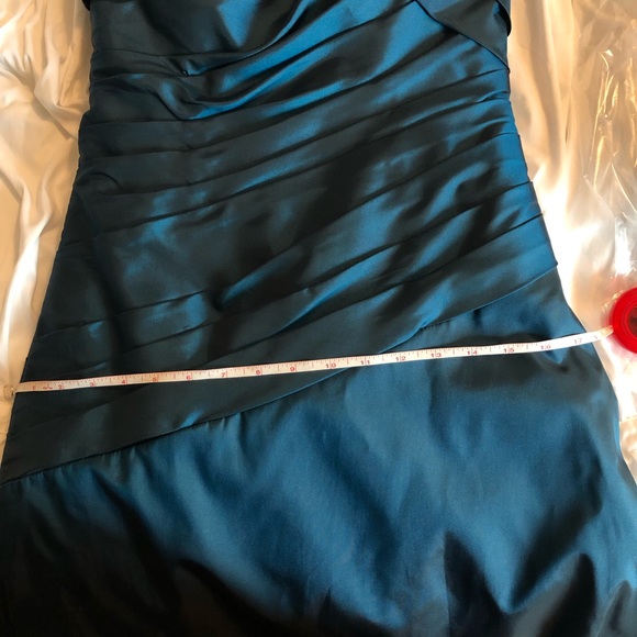 Gorgeous formal gown - Picture 8 of 8